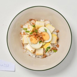 ข้าวแห้งมังสะวิรัติ (เต้าหู้และไข่)