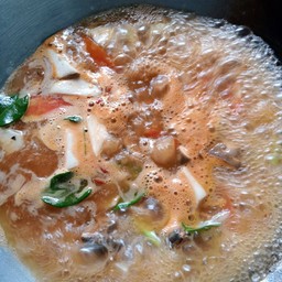 ต้มยำปลากระป๋อง+ข้าวเปล่า