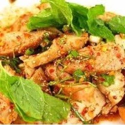 น้ำตก หมู