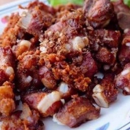 หมูทอด แหนมทอด