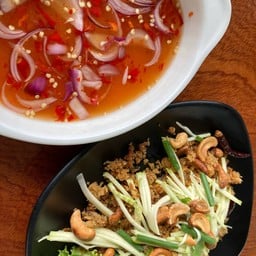 ยำปลาดุกฟู