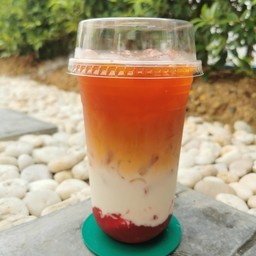 ชาไทยนมสดสตรอเบอรี่