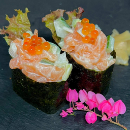 Salmon Salad Sushi (2คำ)