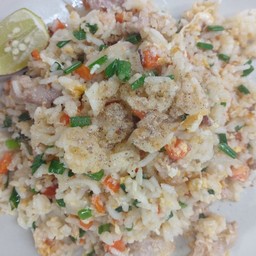 ข้าวผัดหมู ไก่ปลาหมึก  กุ้ง