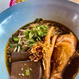 ก๋วยเตี๋ยวไก่ตุ๋นตีนเปื่อย