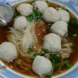 ก๋วยเตี๋ยวลูกชิ้นเป่าปาก