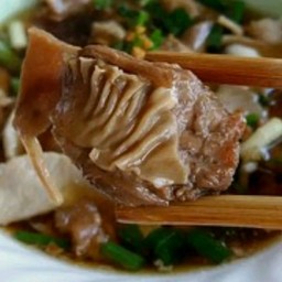 ก๋วยเตี๋ยวหมูตุ๋นยาจีน