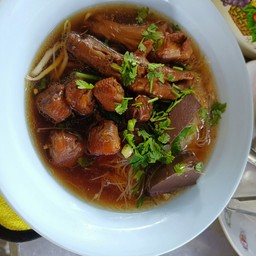 ก๋วยเตี๋ยวไก่  วัดเกียรติประดิษฐ์
