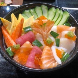 ข้าวหน้าปลาดิบรวม(ชิราชิด้ง)