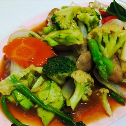 บร็อคโคลี่ผัดหมูกรอบ
