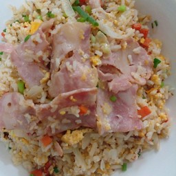 ข้าวผัดเบคอน