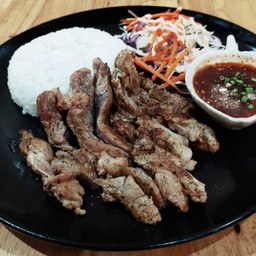 ข้าวหน้าเนื้อย่าง [จัดส่ง]