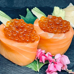lkura Salmon Sushi (2คำ)
