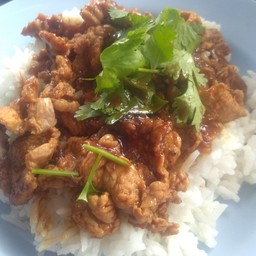 ข้าวหมูกระเทียม