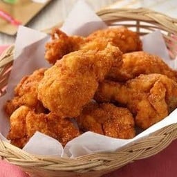 ข้าวยำไก่แซ่บแอนด์ไก่ทอด