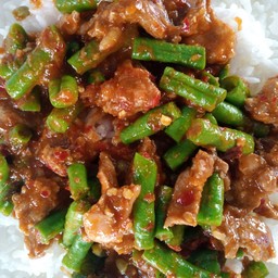 ผัดพริกแกงเนื้อ