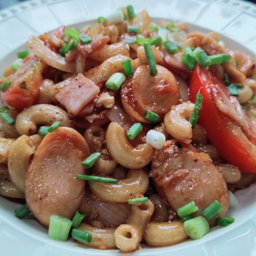 มักกะโรนีไส่้กรอกรมควัน