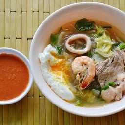 สุกี้รวมมิตร ไก่กุ้งหมึก น้ำ หรือ แห้ง