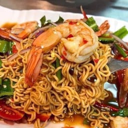 ยำมาม่ากุ้งสุก