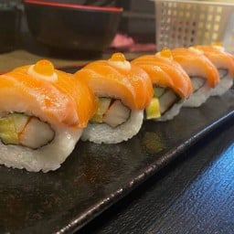 โรลแซลมอนสด