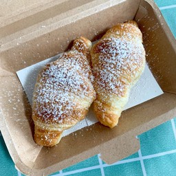 (6 ชิ้น) croissant อบร้อน  หอมเนยฝรั่งเศส รส icing