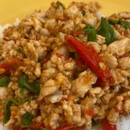 กะเพราไก่  (กับข้าว)