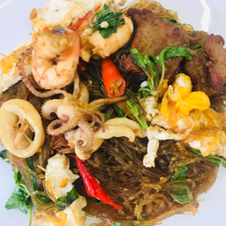 หมี่ขาวผัดกระเพราทะเล