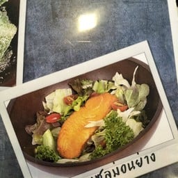 สลัดแซลม่อน