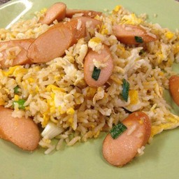 ข้าวผัดไส้กรอก