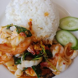 หมึกกุ้งผัดขี้เมาราดข้าวไข่ดาวเด็ดๆรสจัดสุดๆต้องลอง