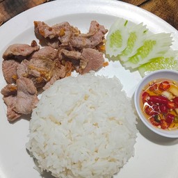 หมูทอดกระเทียมราดข้าว