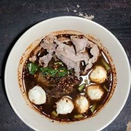 ก๋วยเตี๋ยวอัศวิน ซ่อมสร้าง ตรงข้ามปั๊ม ปตท. ซ่อมสร้าง