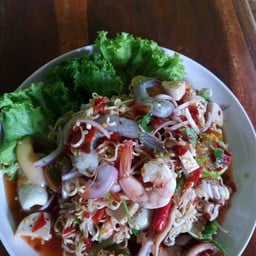 ตำมาม่าทะเลรสแซ่บ