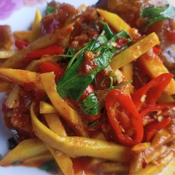 พริกแกง ปลาดุก หน่อไม้