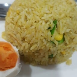 ข้าวผัดเขียวหวานไข่เค็ม