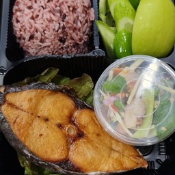 ปลาอินทรีย์แดดเดียว น้ำยำ ข้าว