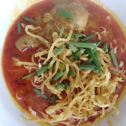 ข้าวซอยไก่ เหนือแต้ๆ
