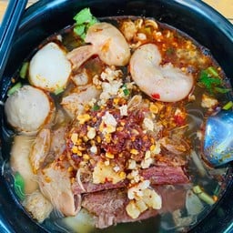 ก๋วยเตี๋ยว ( 89 โกดังเตี๋ยว ) ( ฝั่งตรงข้ามสนามกอล์ฟลานนา )