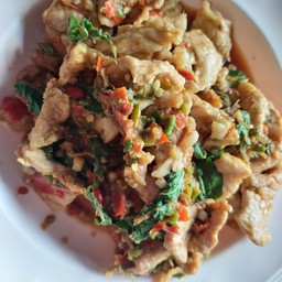ผัดกะเพราหมูชิ้น