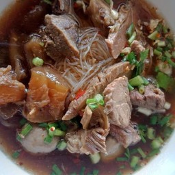 เส้นหมี่เนื้อรวมหอมๆเนื้อเปื่อยหอมสุดๆต้องจัดพิเศษสุดๆ