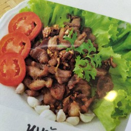 หมูผัดกะเทียม(กับ)