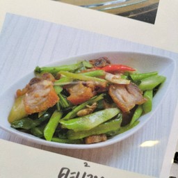 คะน้าหมูกรอบ(กับ)