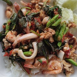 พริกแกงรวมราดข้าว