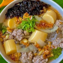 แกงจืดหมูสับส่าหร่ายเต้าหู้