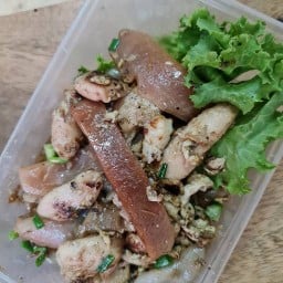 นวลศรี (ก๋วยเตี๋ยวลูกชิ้นหมู คั่วไก่ สุกี้ ตามสั่ง)