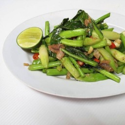 ผัดผักคะน้า ปลาเค็ม