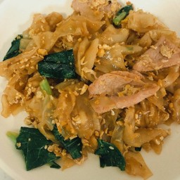 ผัดซีอิ๊วหมูนุ่ม Pad See Ew with soft pork