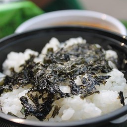 ข้าวสวยญี่ปุ่นโรยสาหร่าย1ถ้วย