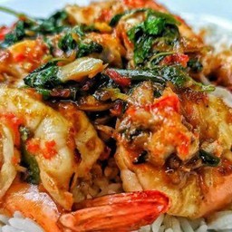 ข้าวกะเพรากุ้ง