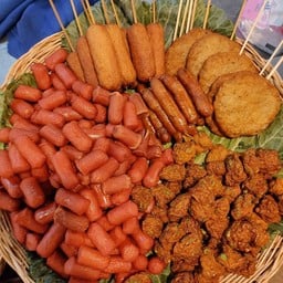 กองทัพลูกชิ้น ตลาดหลังมอลล์